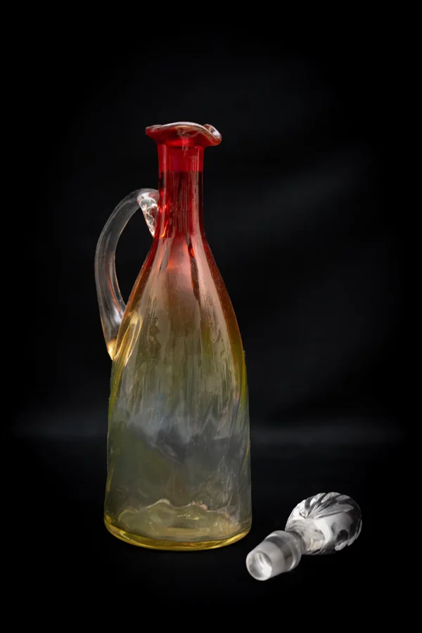 Carafon à vin Legras en verre dégradé, bouchon à côté