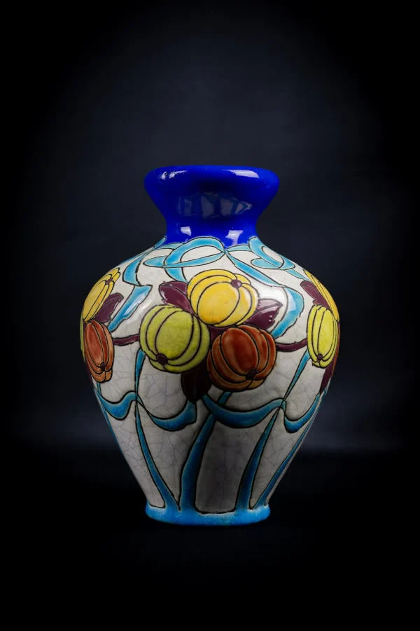 Petit vase balustre en céramique à décor de fruit Art Déco par Charles Catteau