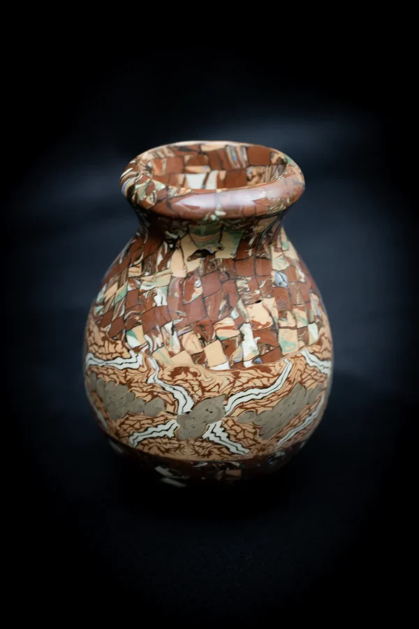 Vase en céramique émaillée à motifs géométriques de Jean Gerbino - vue de face 2 portrait.