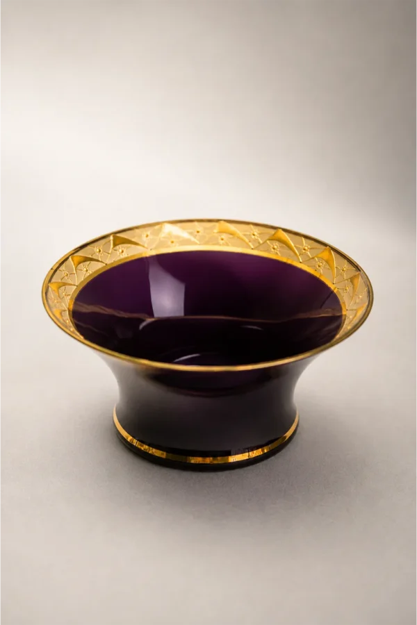 Photo de présentation petite coupe en verre violet Moser en vente sur la boutique en ligne Maison Quand Même