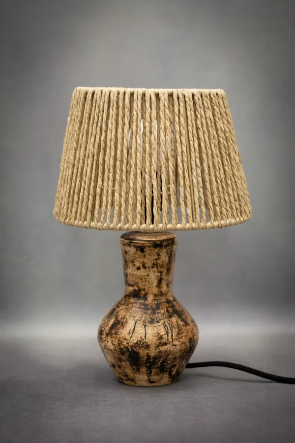 Lampe en céramique Jacques Blin avec motifs incisés.