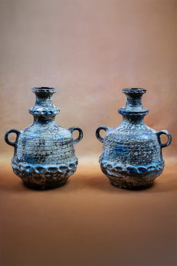 Paire de vases en Fat Lava Carstens Tonnieshof, vue de face.