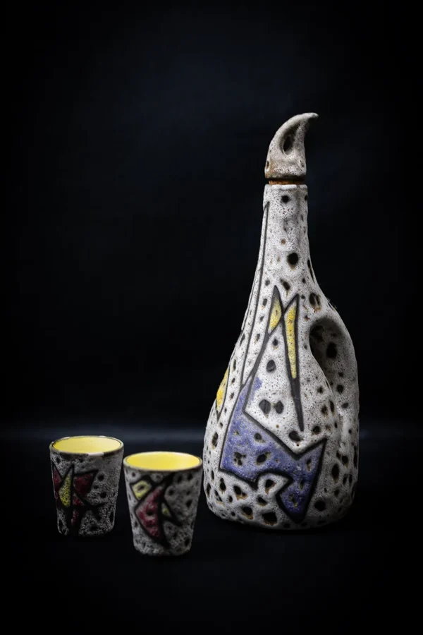 Ensemble de bouteille à liqueur et verres en céramique émaillée par Marius Bessone