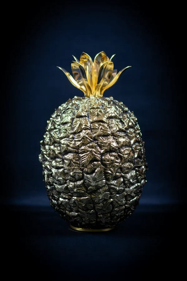 Seau à glace ananas en métal doré par Michel Dartois, vue entière