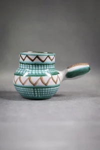 Pot à lait en céramique signé RP de Robert Picault, profil avec motifs géométriques