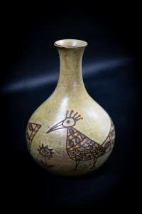 Vase à large panse et long col d’Olivier Pettit, décor d’oiseaux stylisés