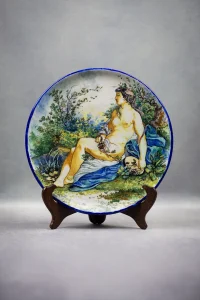Présentoir en faïence émaillée de Bourg-la-Reine, décoré d’une scène de Vénus à la rose dans un paysage naturel, par Ernest Chaplet et François Laurin