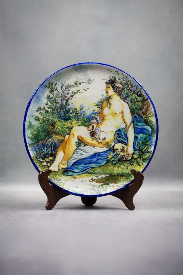 Présentoir en faïence émaillée de Bourg-la-Reine, décoré d’une scène de Vénus à la rose dans un paysage naturel, par Ernest Chaplet et François Laurin