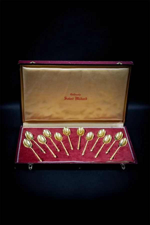 Coffret de 12 cuillères à moka dorées Saint Médard dans son écrin