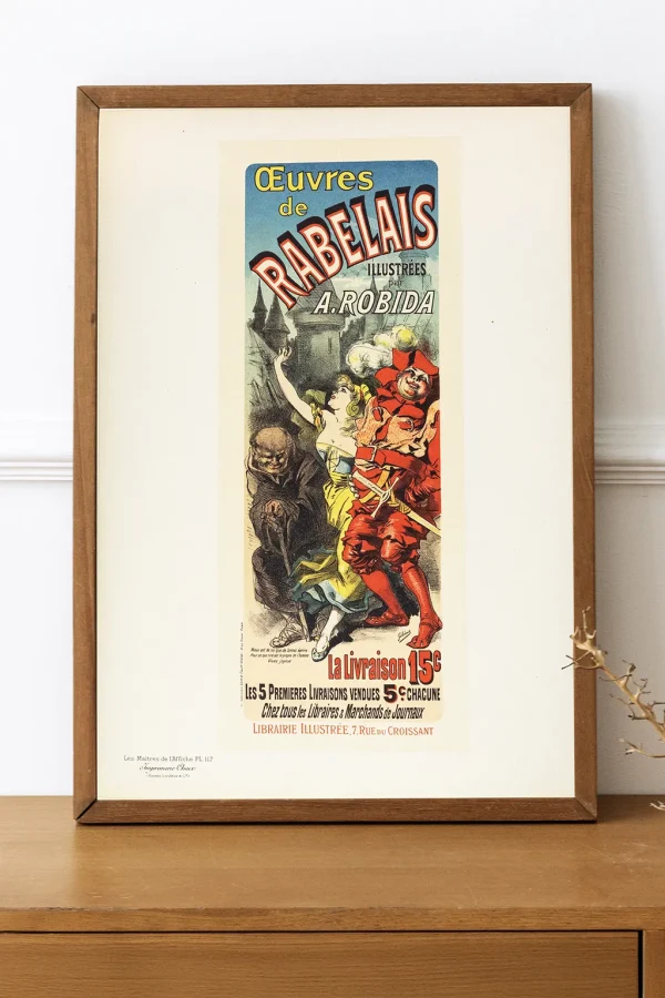 Vue rapprochée de l’affiche encadrée sur meuble