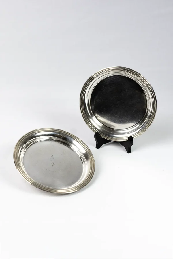 Dessous de bouteille | assiettes à pain Christofle Albi en métal argenté, paire, vue d’ensemble
