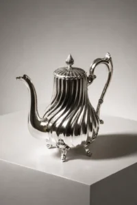Photo de présentation théière art nouveau en métal argenté Victor Saglier vendue sur la boutique en ligne Maison Quand Même