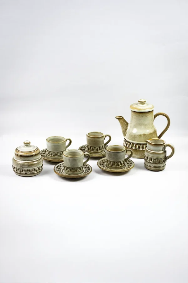 Ensemble du service à café en céramique beige signé Bessone Vallauris