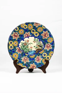 Assiette Longwy 1930 à décor cloisonné d’oiseaux et fleurs oranges