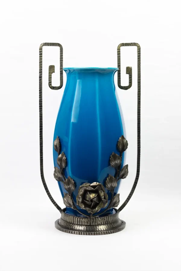 Face cadrée — « Vase Paul Milet Sèvres, porcelaine bleu nuancé encadrée par anses Art Déco »