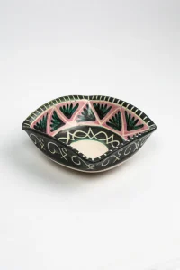 Coupe Allix Vallauris, décor peint géométrique vert et rose