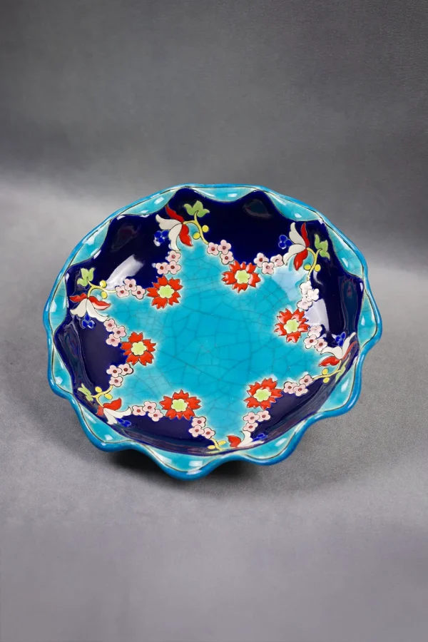 Coupe polylobée Longwy Roxane, vue oblique montrant le contraste turquoise et bleu nuit.