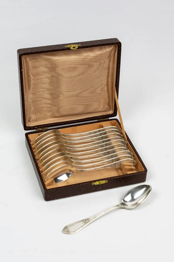 Coffret de petites cuillères en métal argenté monogrammées CL – vue d’ensemble ouvert