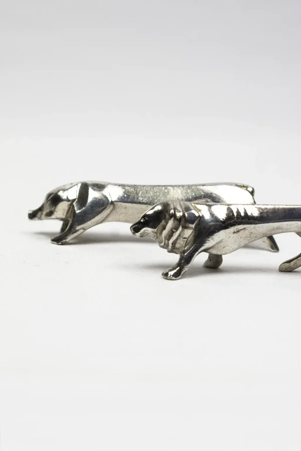 Duo de porte-couteaux Gallia Christofle lion et cochon, détail des volumes