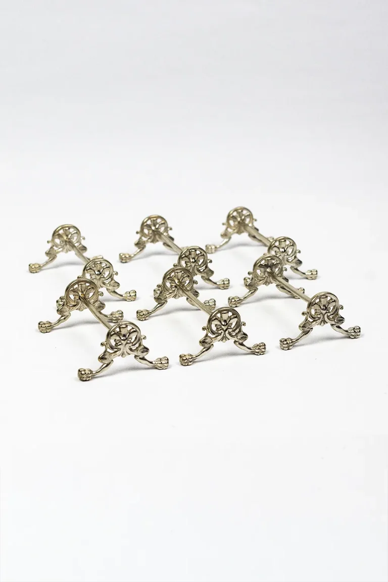 Porte-couteaux Christofle métal argenté, vue arrière en groupe, motifs végétaux et pieds en griffes