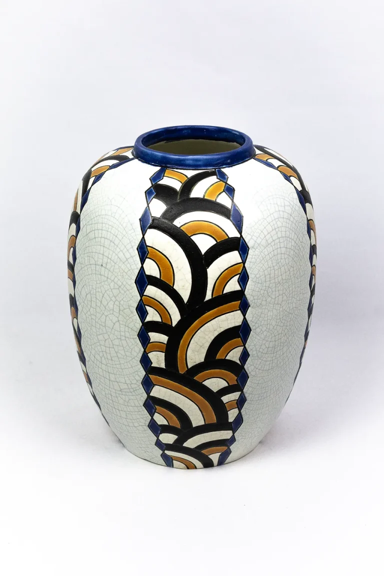 Vase ovoïde Art Déco Nimy, vue trois-quarts, col tubulaire à ourlet bleu cobalt, faïence craquelée Belgique