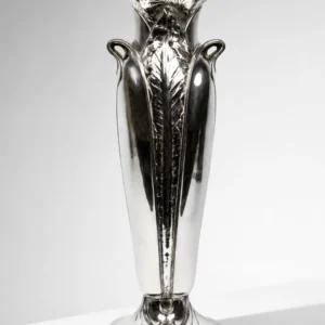 Photo de présentation du vase Ombelle en métal argenté Christofle Gallia 1904 en vente chez Maison Quand Même