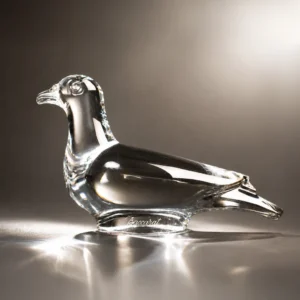Photo de présentation du presse-papier Baccarat en forme d'oiseau en cristal