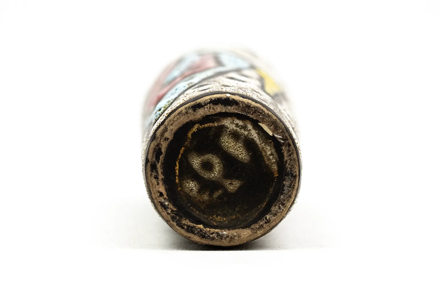 Dessous du vase cornet non signé, attribué à Marius Bessone, Vallauris