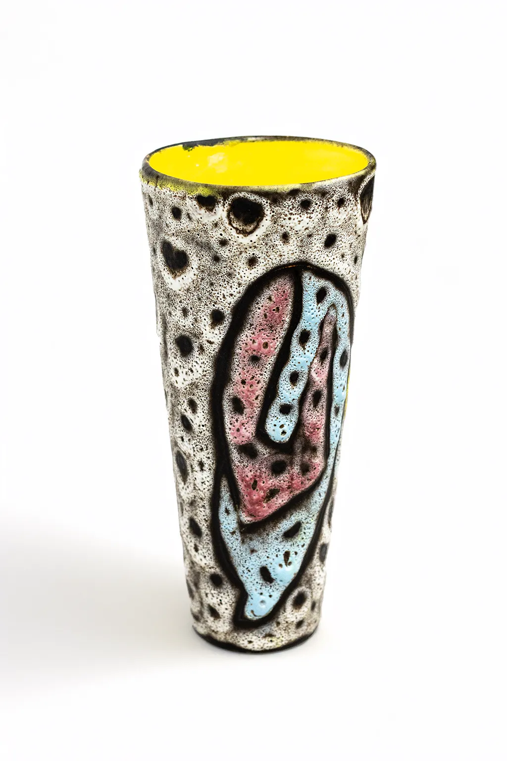 Vase Bessone Vallauris, forme abstraite rose et bleu cernée de brun sur émail volcanique blanc