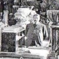 Recadrage sur Clément Massier dans son atelier de Golf Juan